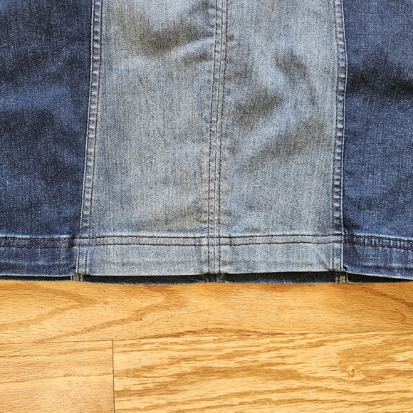 Free People Size 12 Denim Mini Skirt Two-tone Light and Dark Wash Stretchy Zip - Picture 3 of 7